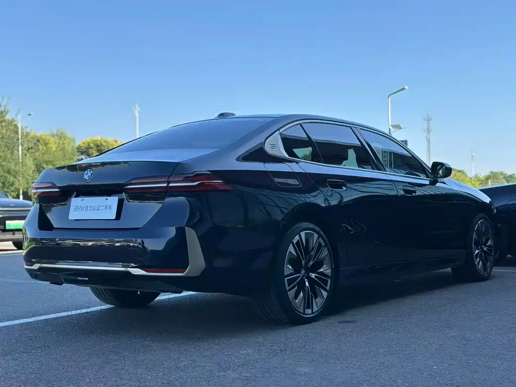 BMW 5 Series — миниатюра 17