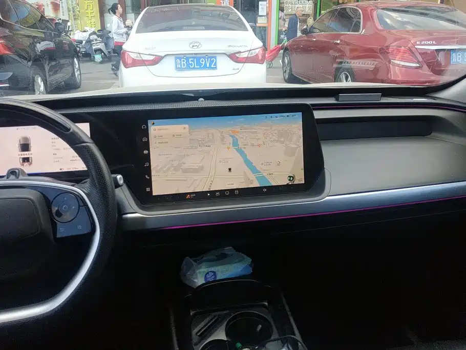 XPeng P7 — миниатюра 13