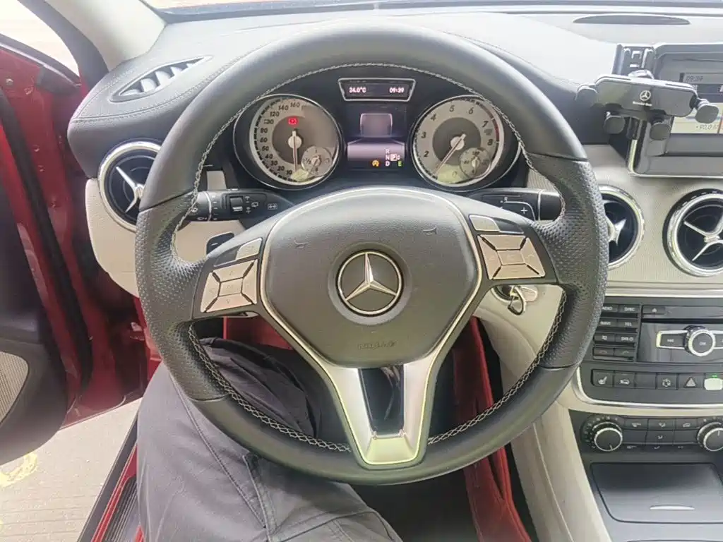Mercedes-Benz GLA — миниатюра 11