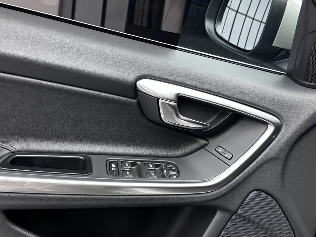 Volvo V60 — миниатюра 10
