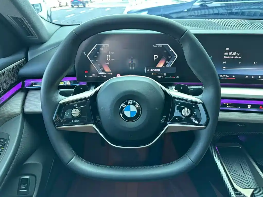 BMW 5 Series — миниатюра 11