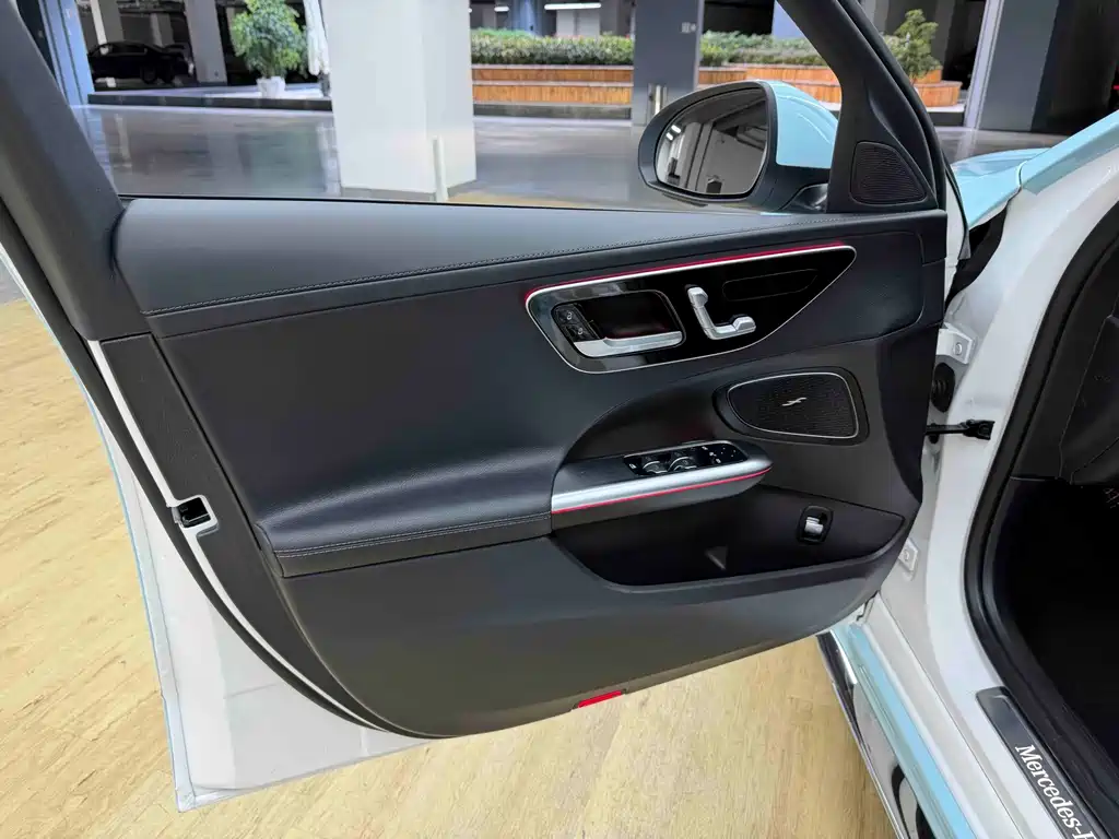 Mercedes-Benz C-Class — миниатюра 7