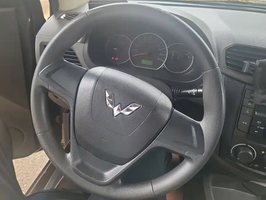 Wuling Hongguang — миниатюра 15