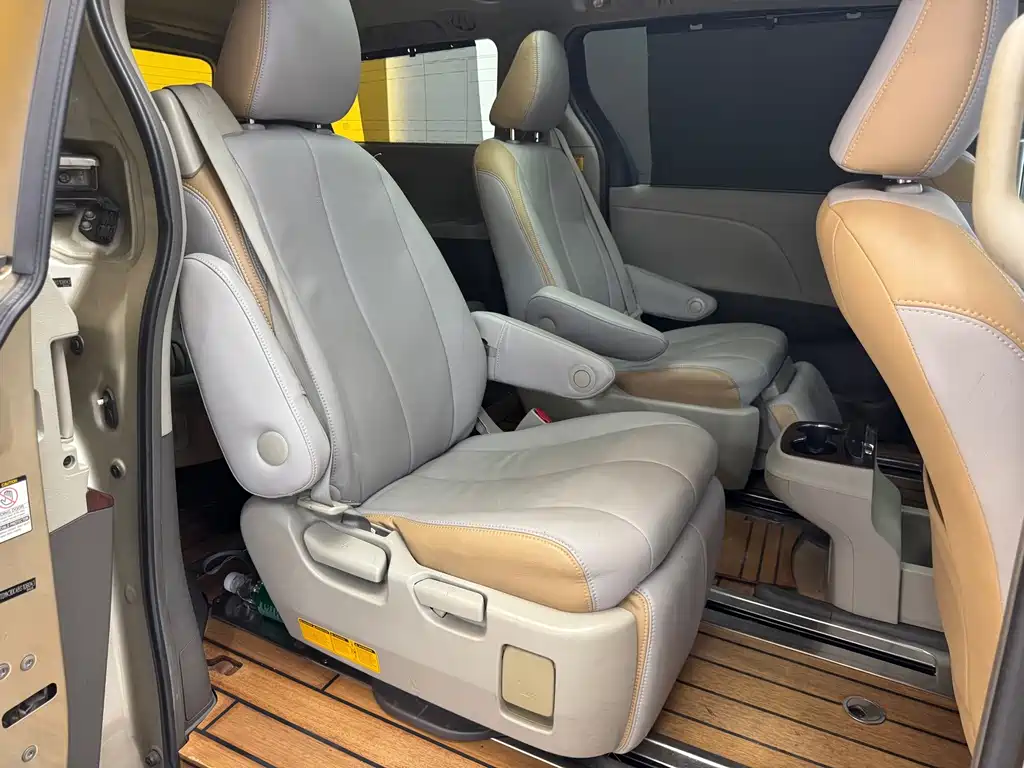 Toyota Sienna — миниатюра 19