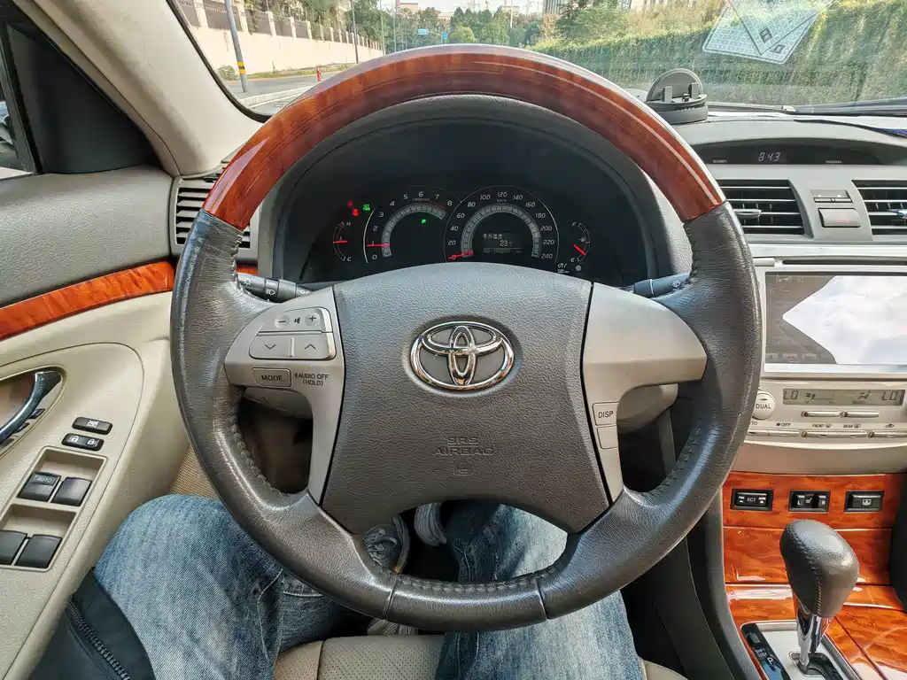 Toyota Camry — миниатюра 17