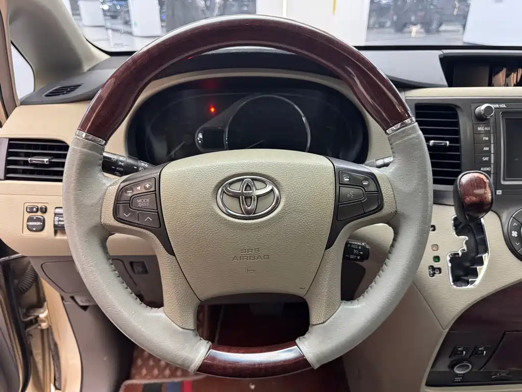 Toyota Sienna — миниатюра 12
