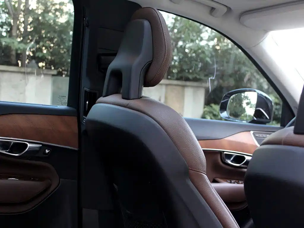 Volvo XC90 — миниатюра 25