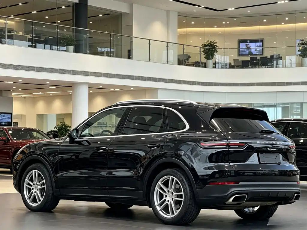 Porsche Cayenne — миниатюра 7