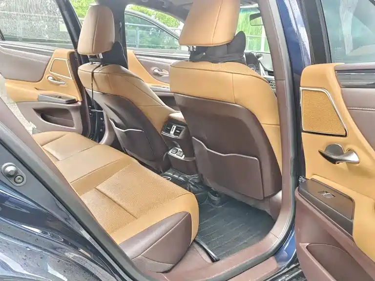 Lexus ES — миниатюра 9