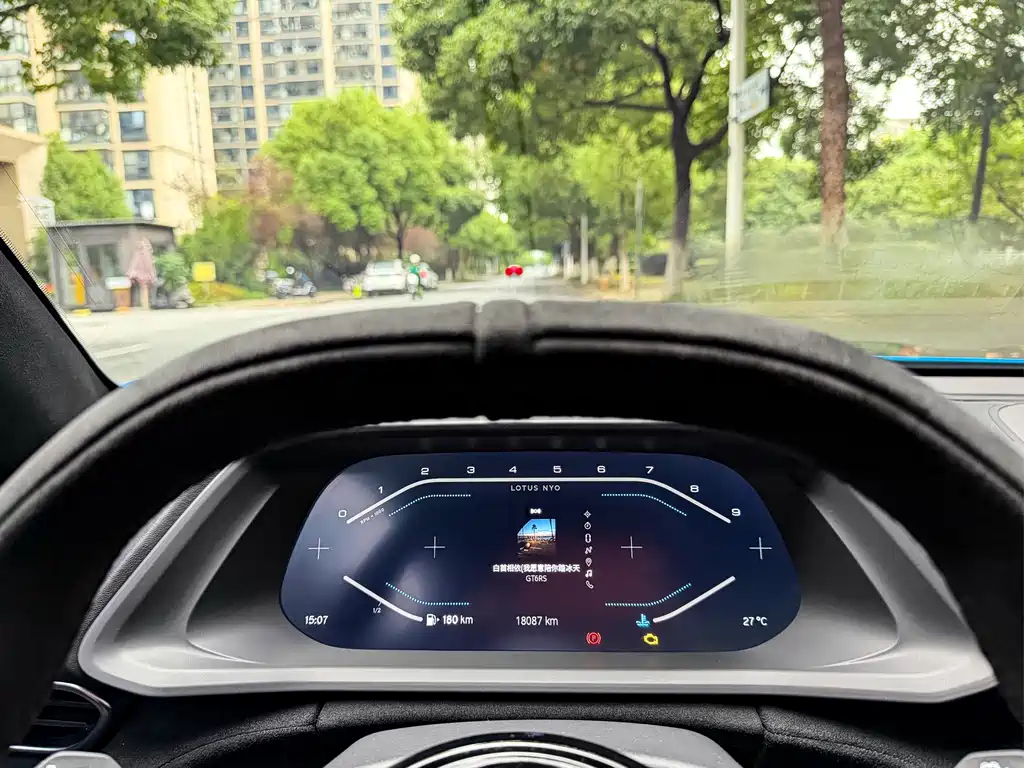 Lotus Emira — миниатюра 13