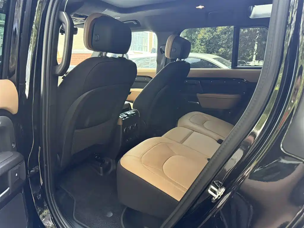 Land Rover Land Rover Defender 2025 110 3.0T P400 X-Dynamic HSE