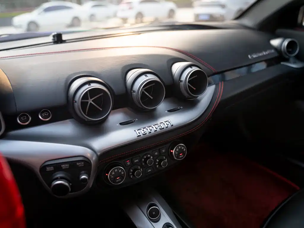 Ferrari F12berlinetta - фото 12