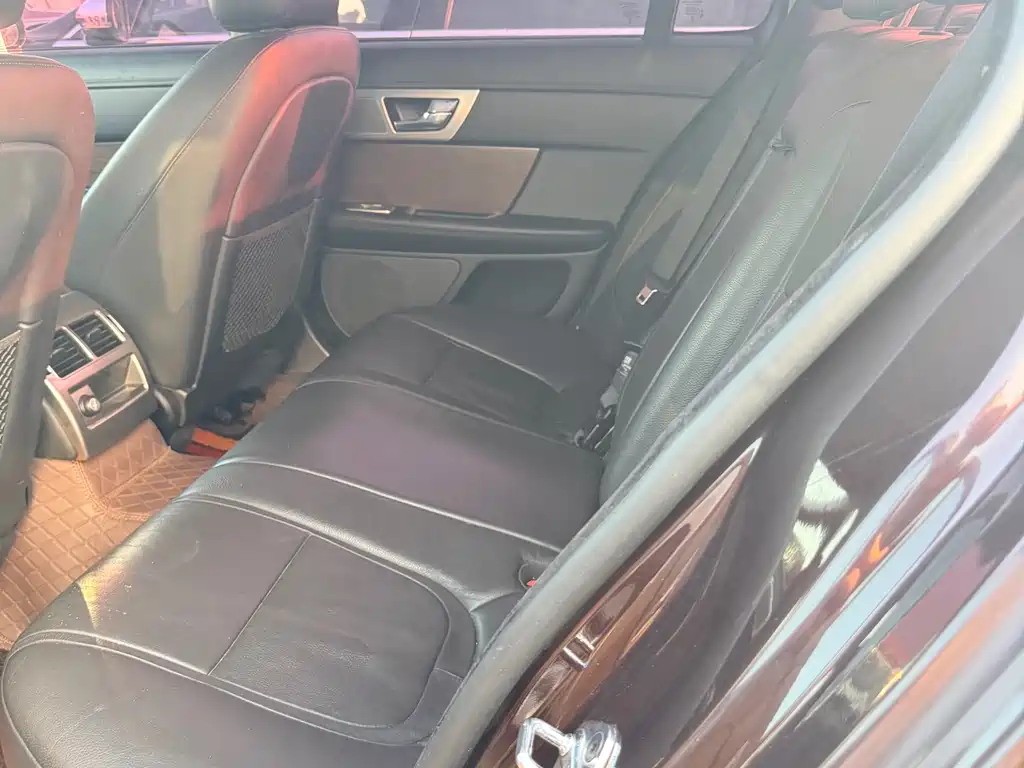 Jaguar XF XF 2.0T Elegance Edition, фото 9