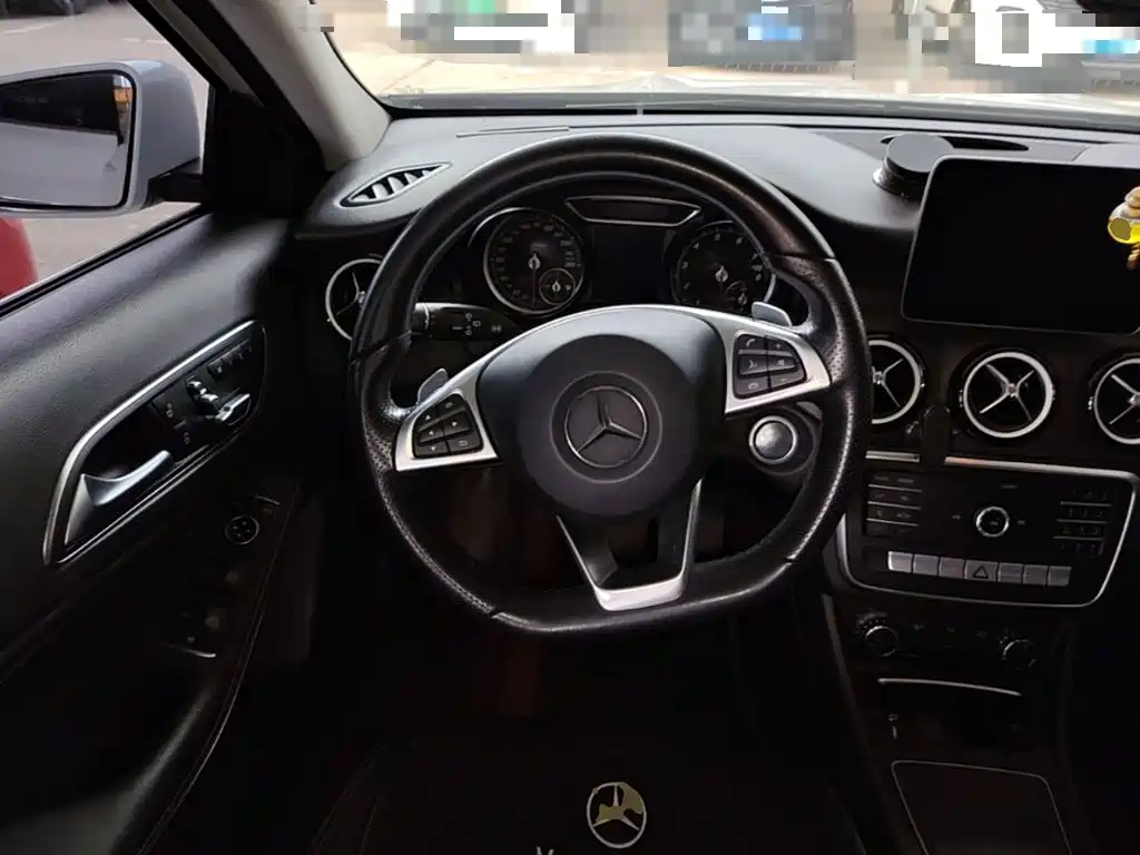 Mercedes-Benz GLA — миниатюра 11