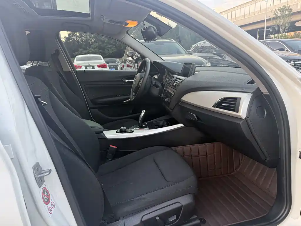 BMW 1 Series (Import) — миниатюра 6