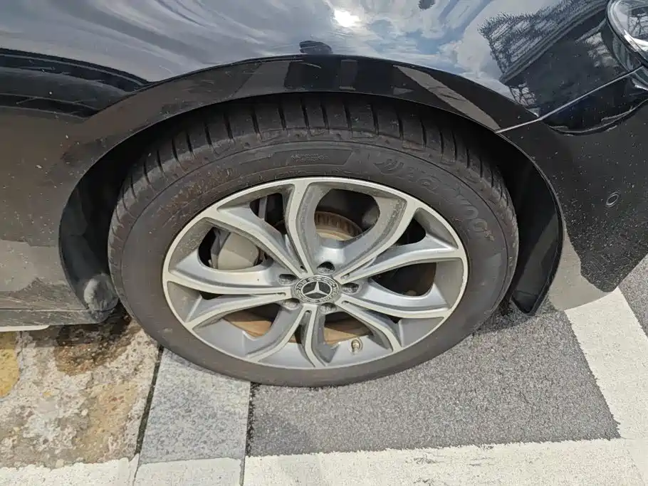 Mercedes-Benz E-Class — миниатюра 6