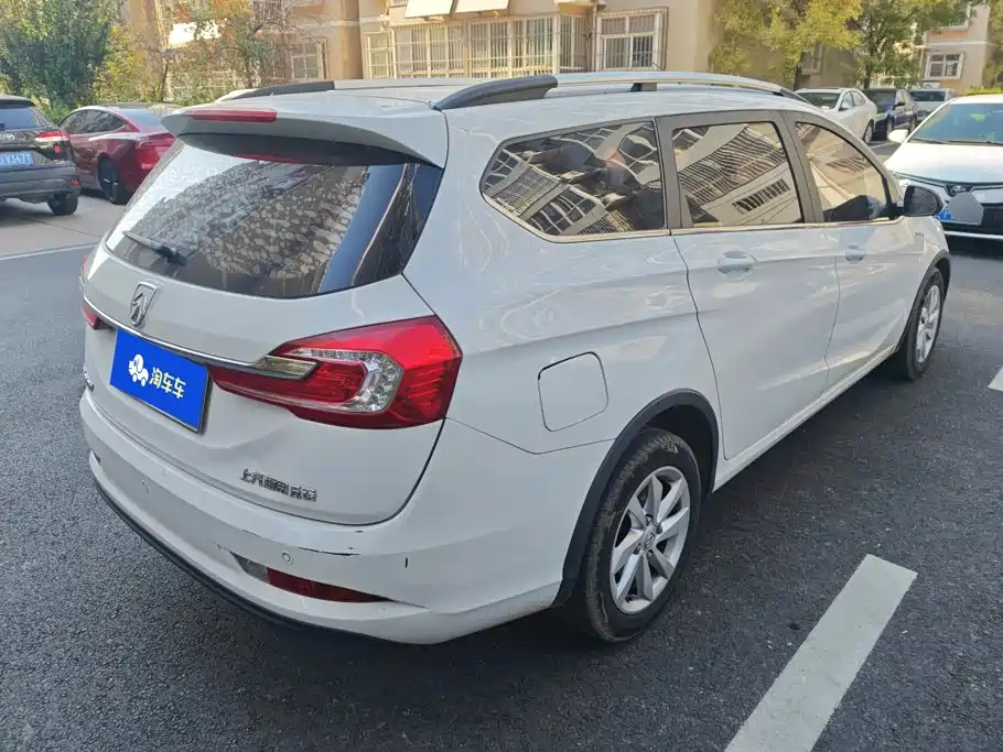 Baojun 310W — миниатюра 3
