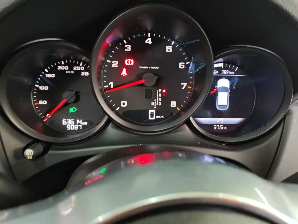 Porsche Macan — миниатюра 13