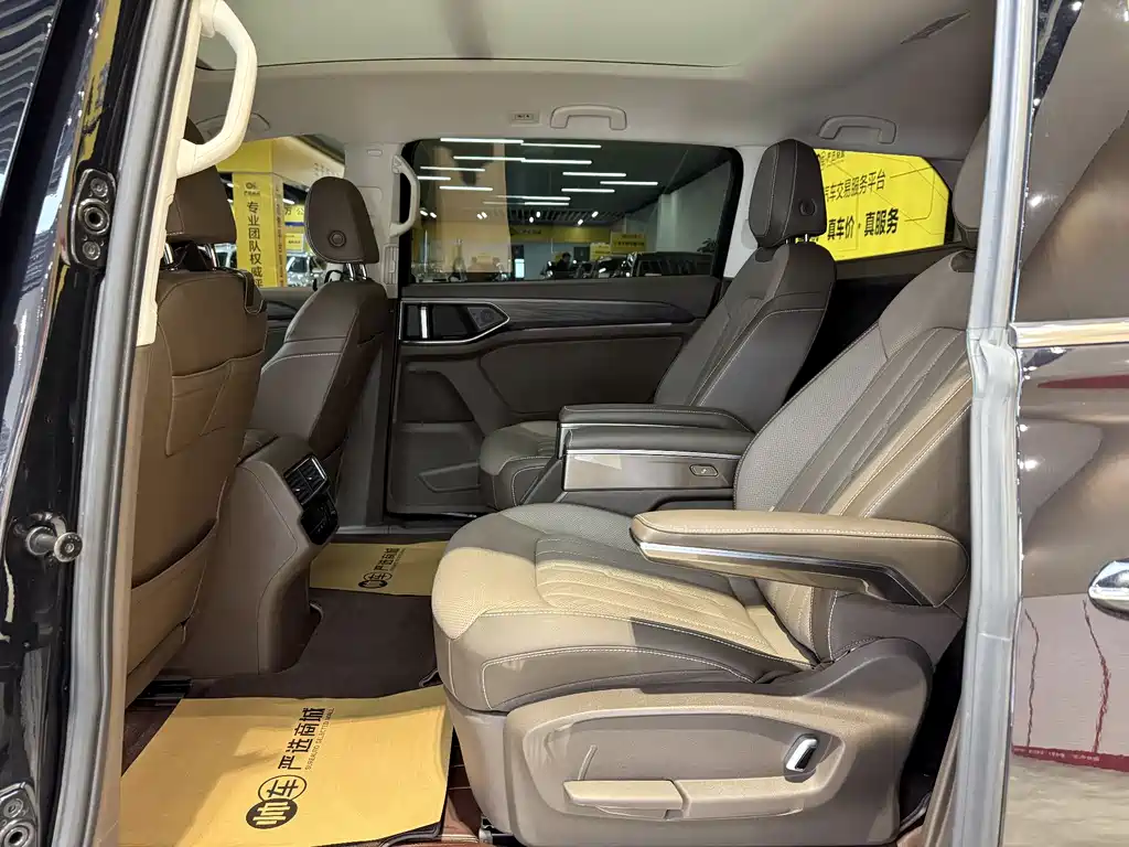 Volkswagen Viloran 2022 380TSI