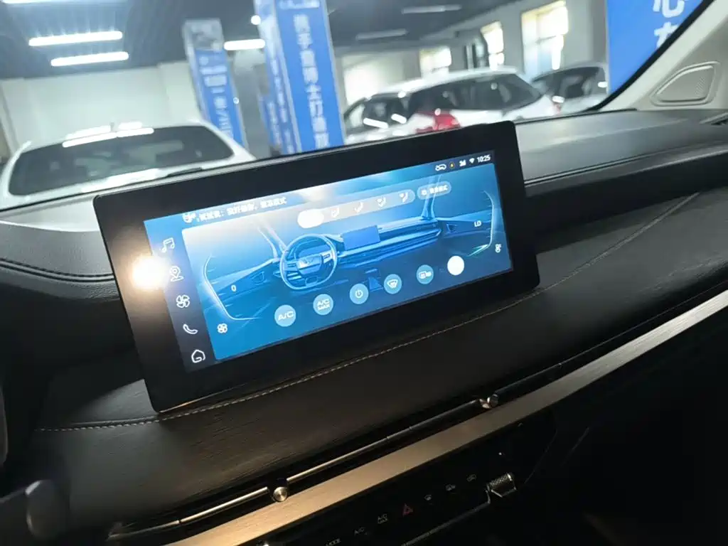 Wuling Jiachen — миниатюра 13