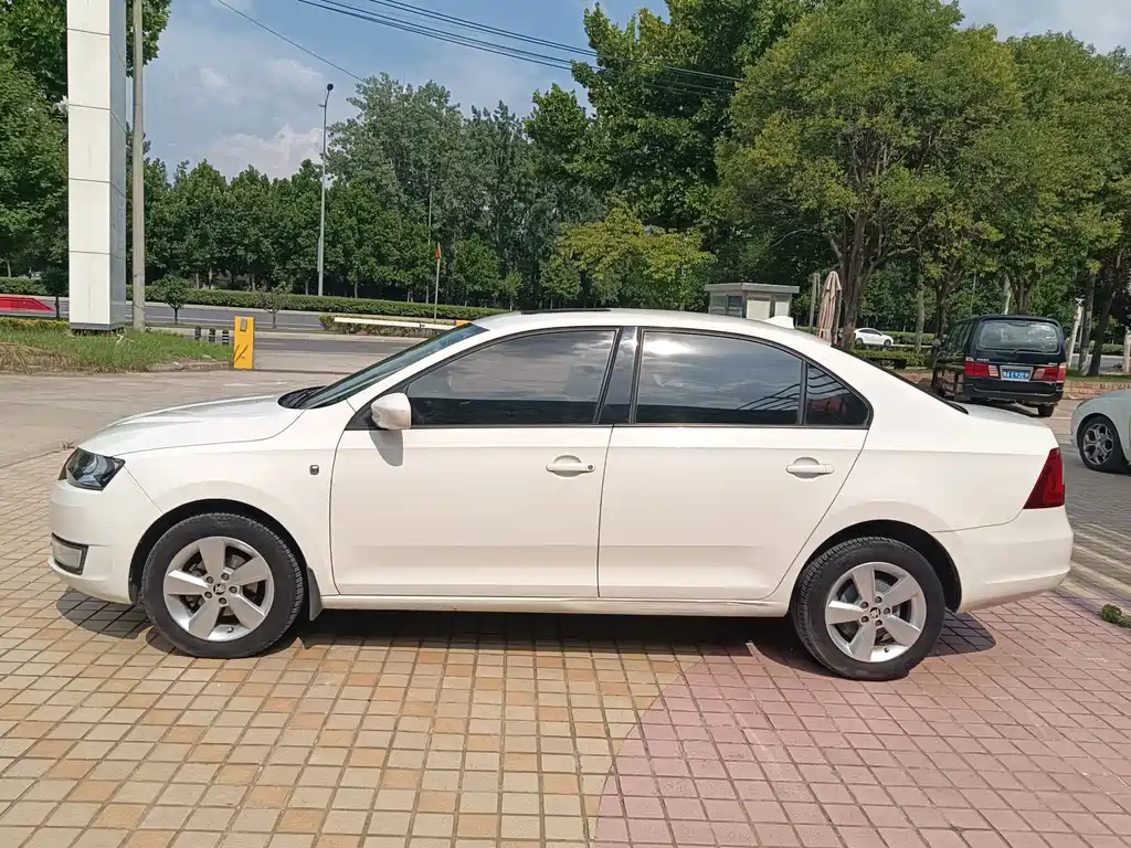 Skoda Rapid — миниатюра 5