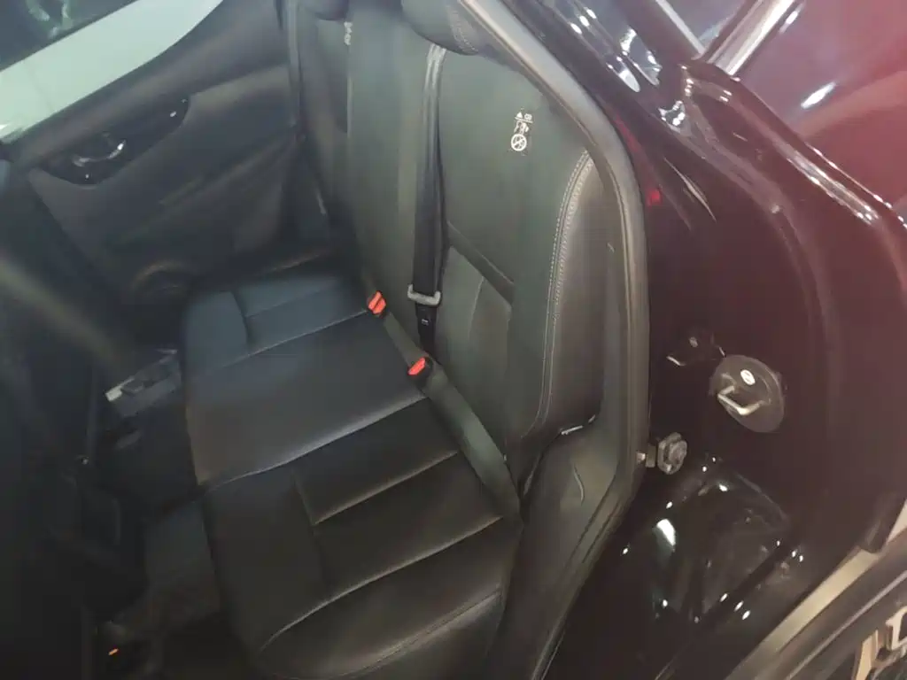 Nissan Qashqai — миниатюра 17