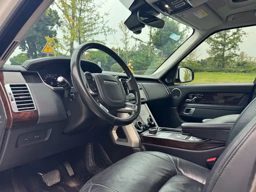 Land Rover Range Rover — миниатюра 10
