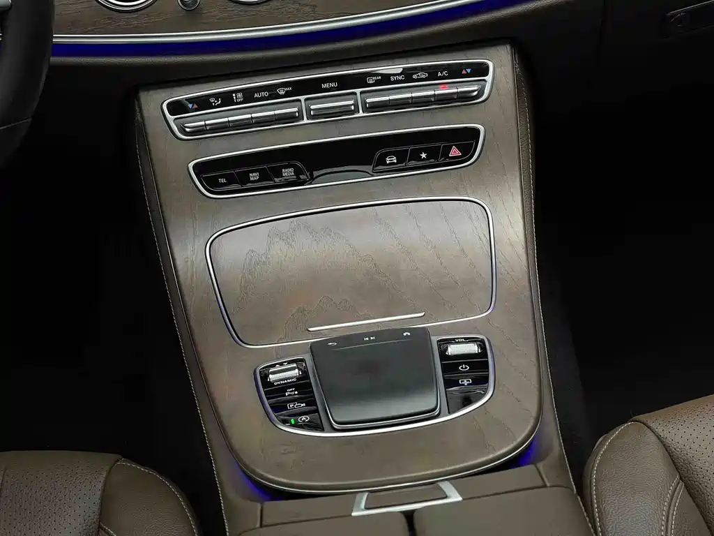 Mercedes-Benz E-Class — миниатюра 10