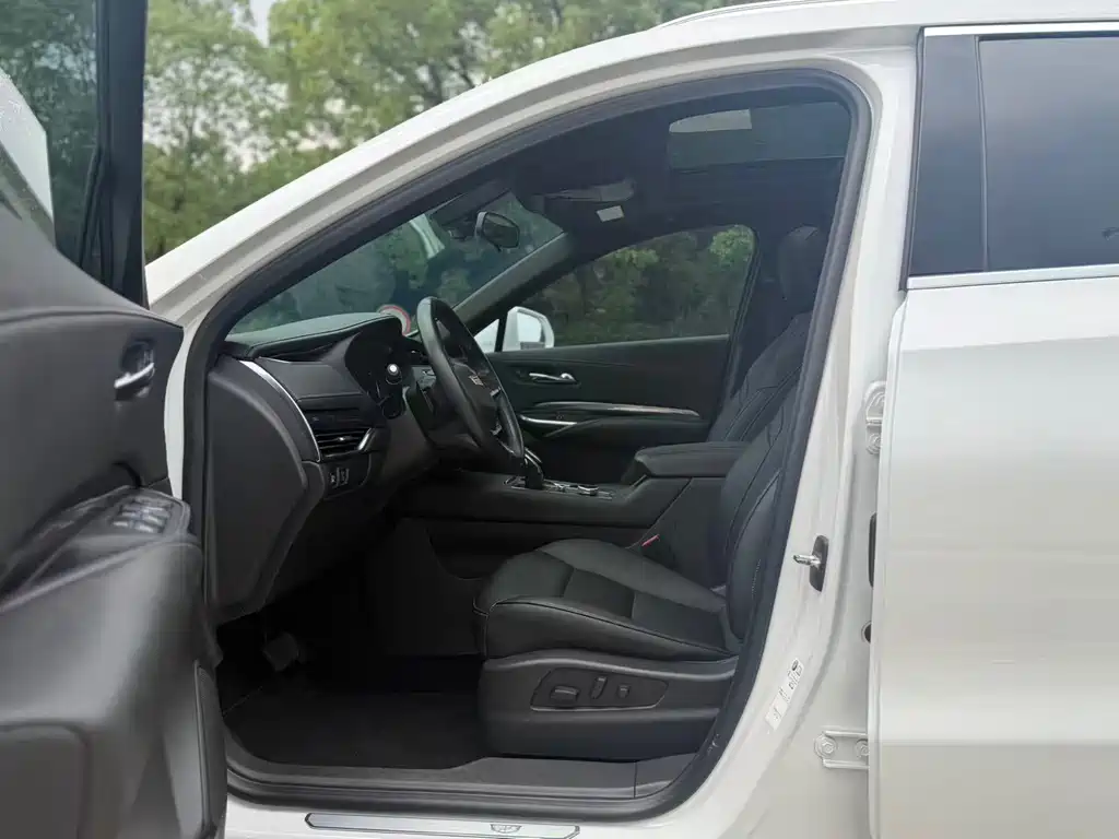Cadillac XT4 2020 28T