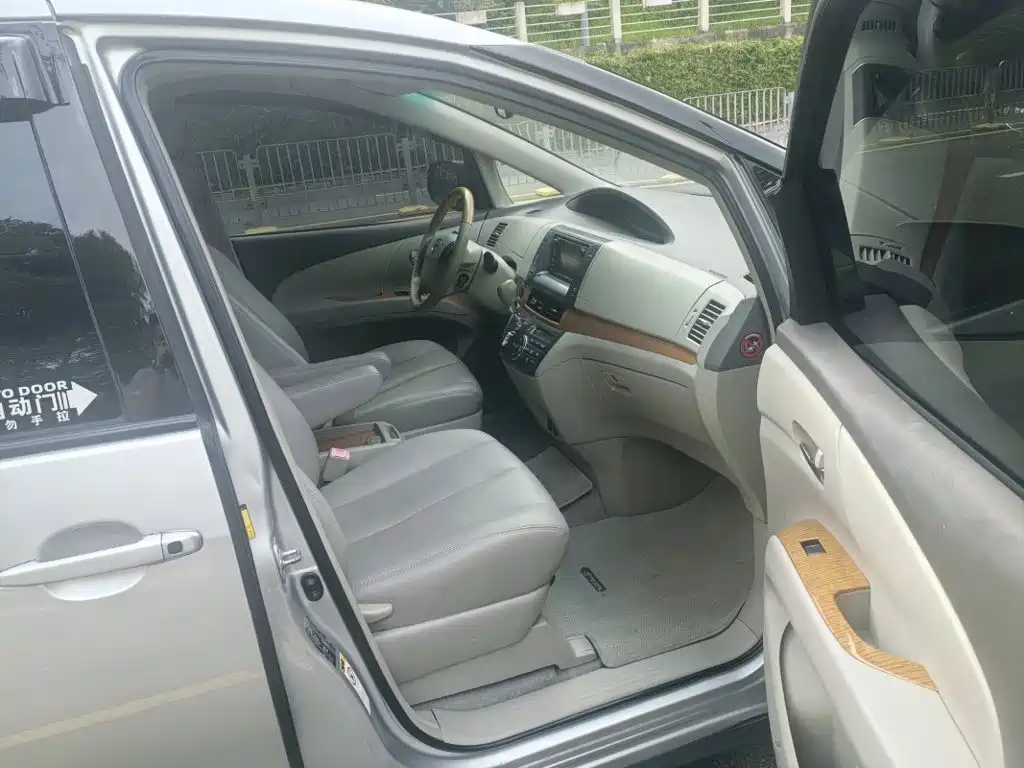 Toyota Previa — миниатюра 10