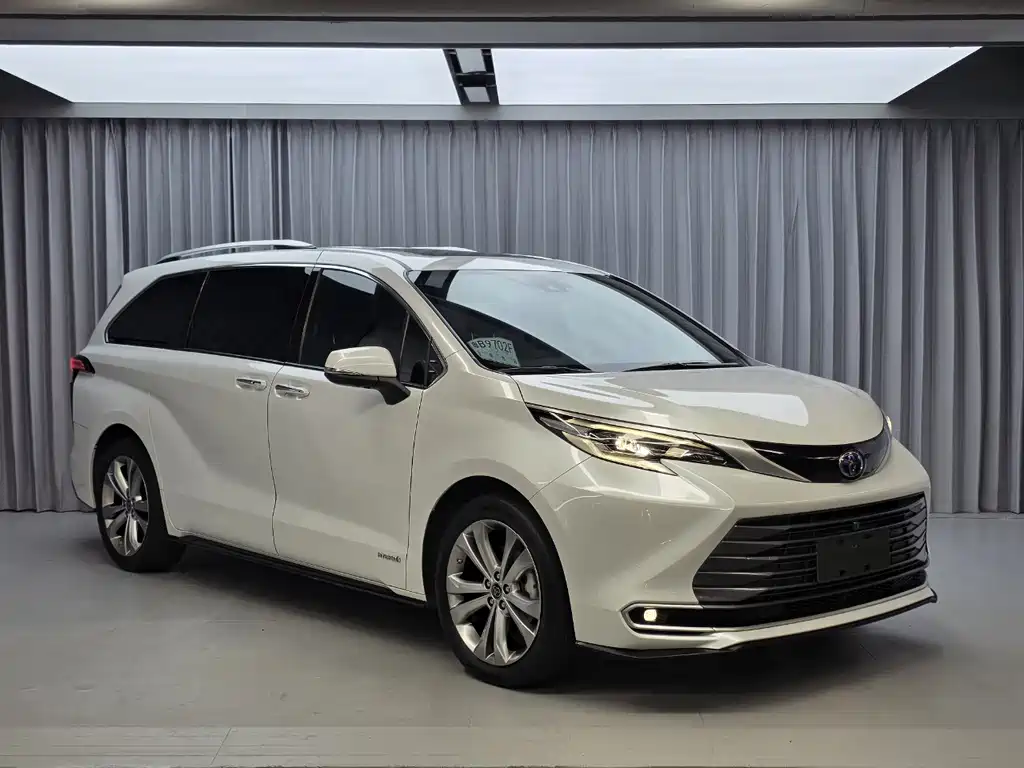 Toyota Sienna — миниатюра 3