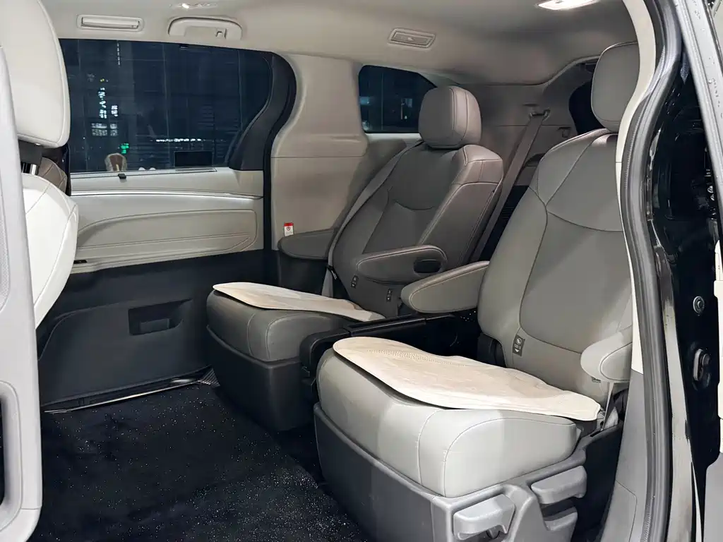 Toyota Granvia — миниатюра 12