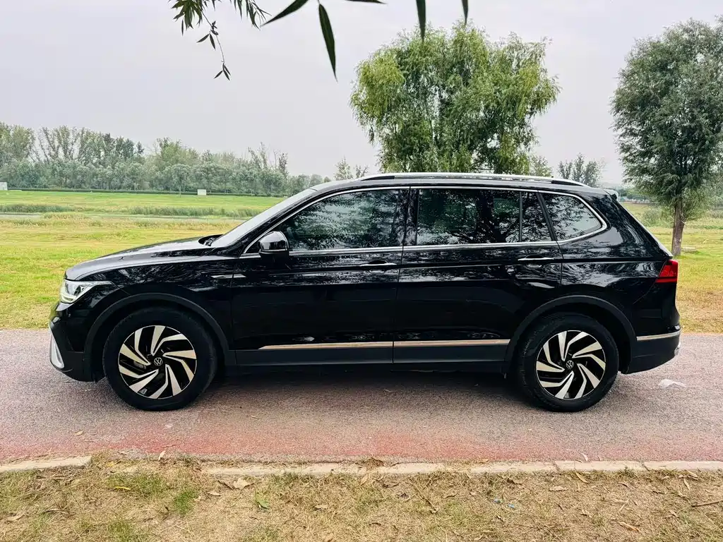 Volkswagen Tiguan L — миниатюра 8