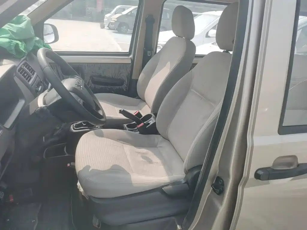 Wuling Rongguang — миниатюра 15