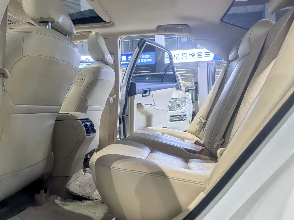 Toyota Camry — миниатюра 11
