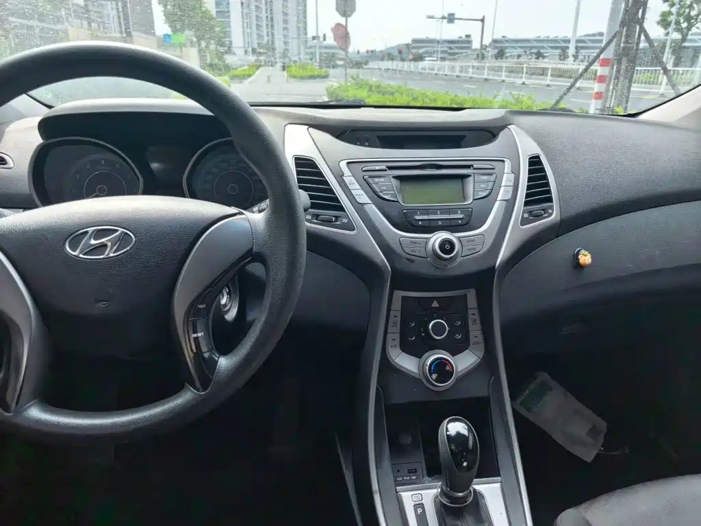 Hyundai Elantra Langdong — миниатюра 13