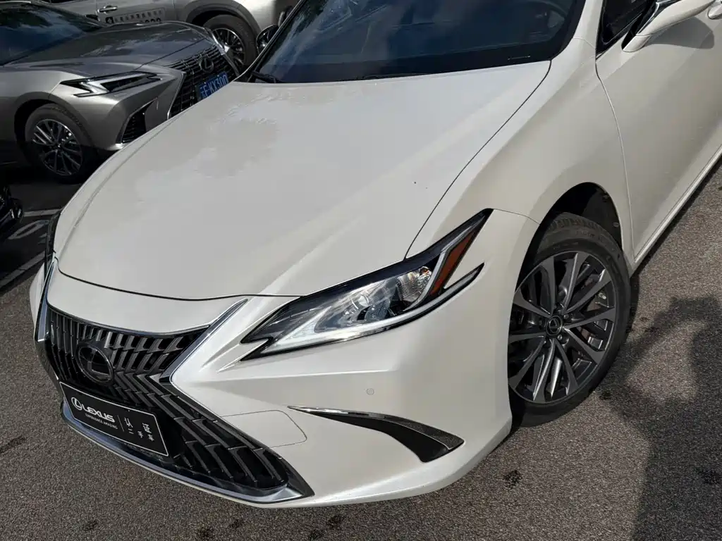 Lexus ES — миниатюра 6