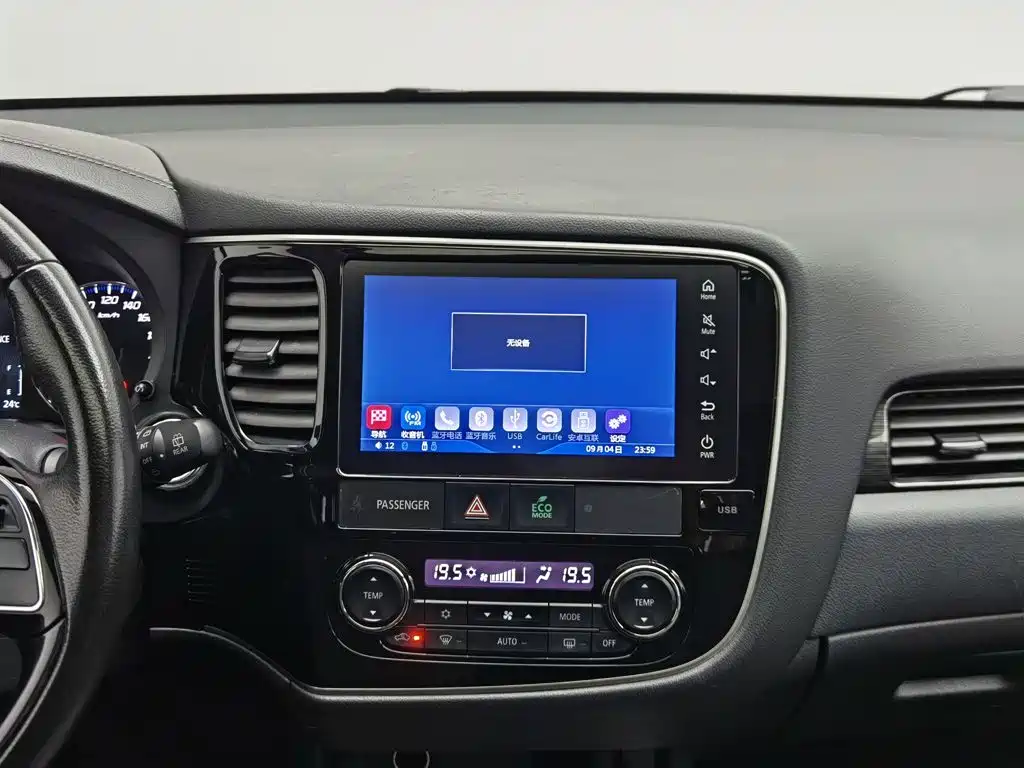 Mitsubishi Outlander — миниатюра 12