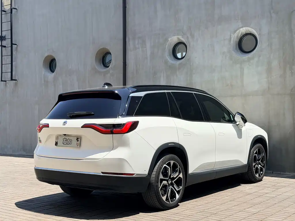 NIO ES8 2020 415KM мест