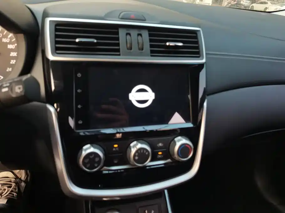 Nissan Tiida — миниатюра 13