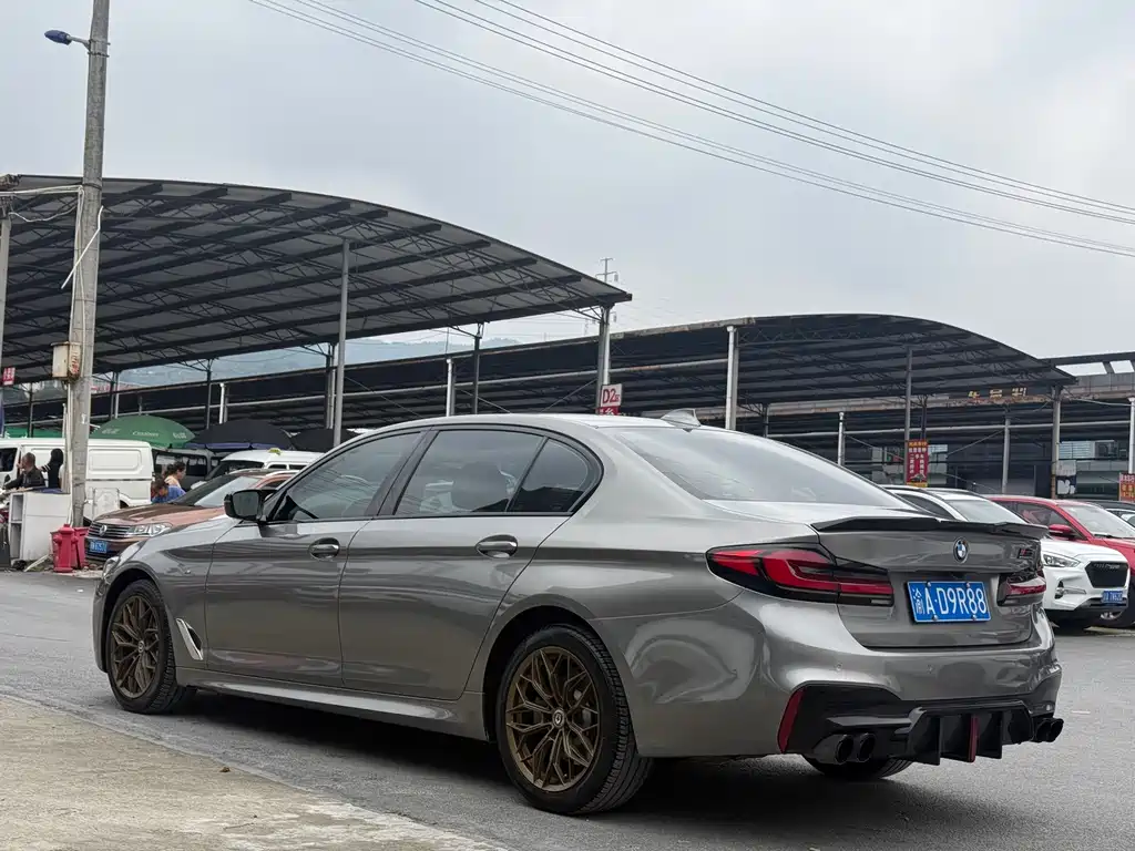 BMW 5 Series — миниатюра 6