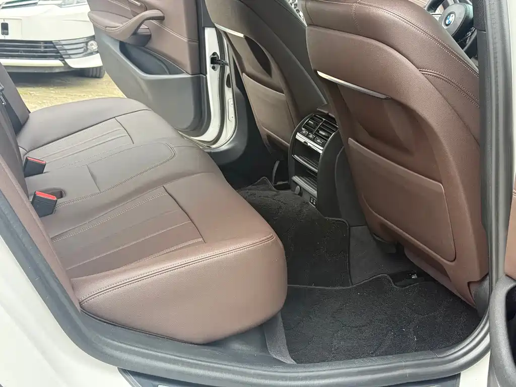 BMW 5 Series — миниатюра 16