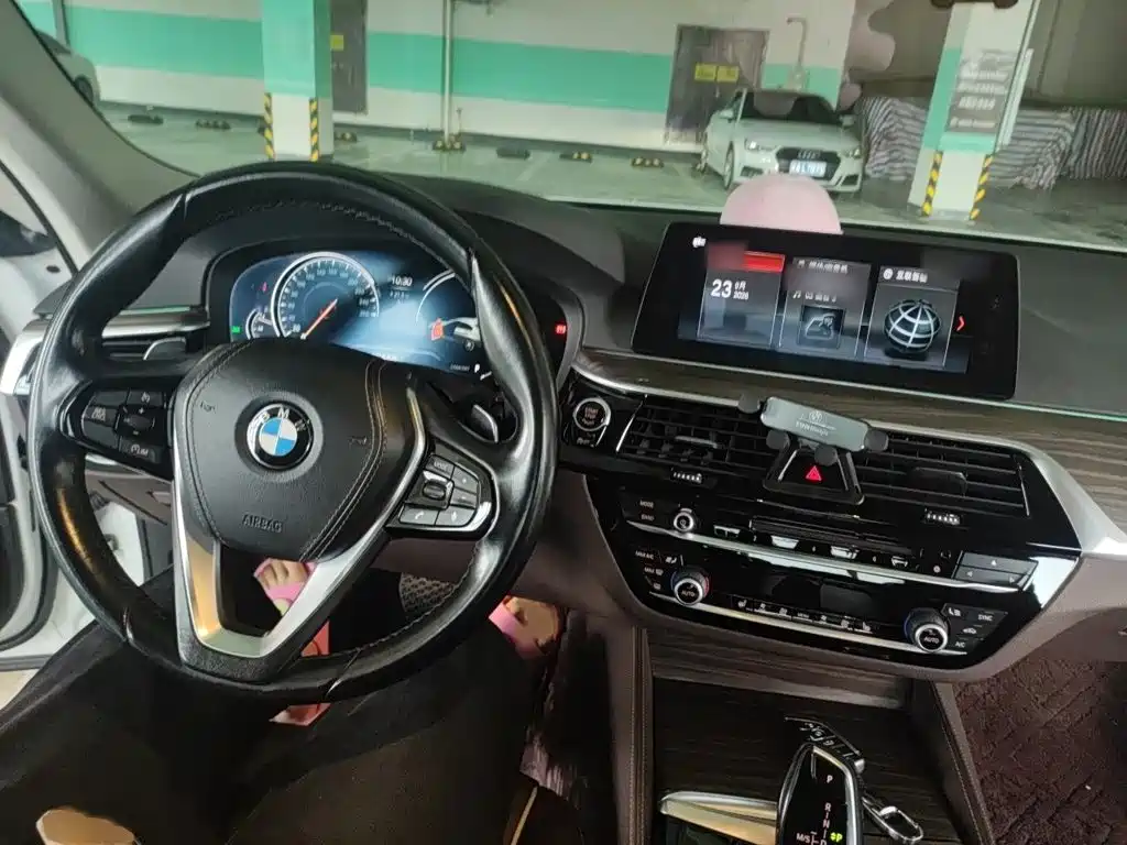 BMW 5 Series — миниатюра 3