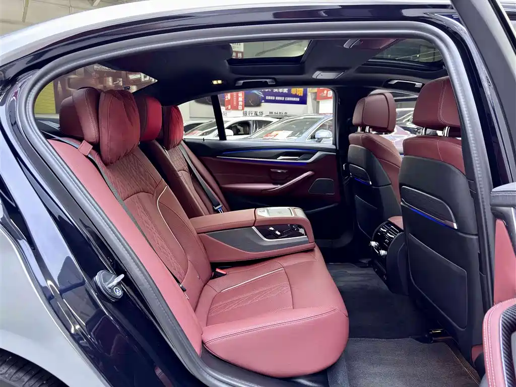 BMW 5 Series — миниатюра 6