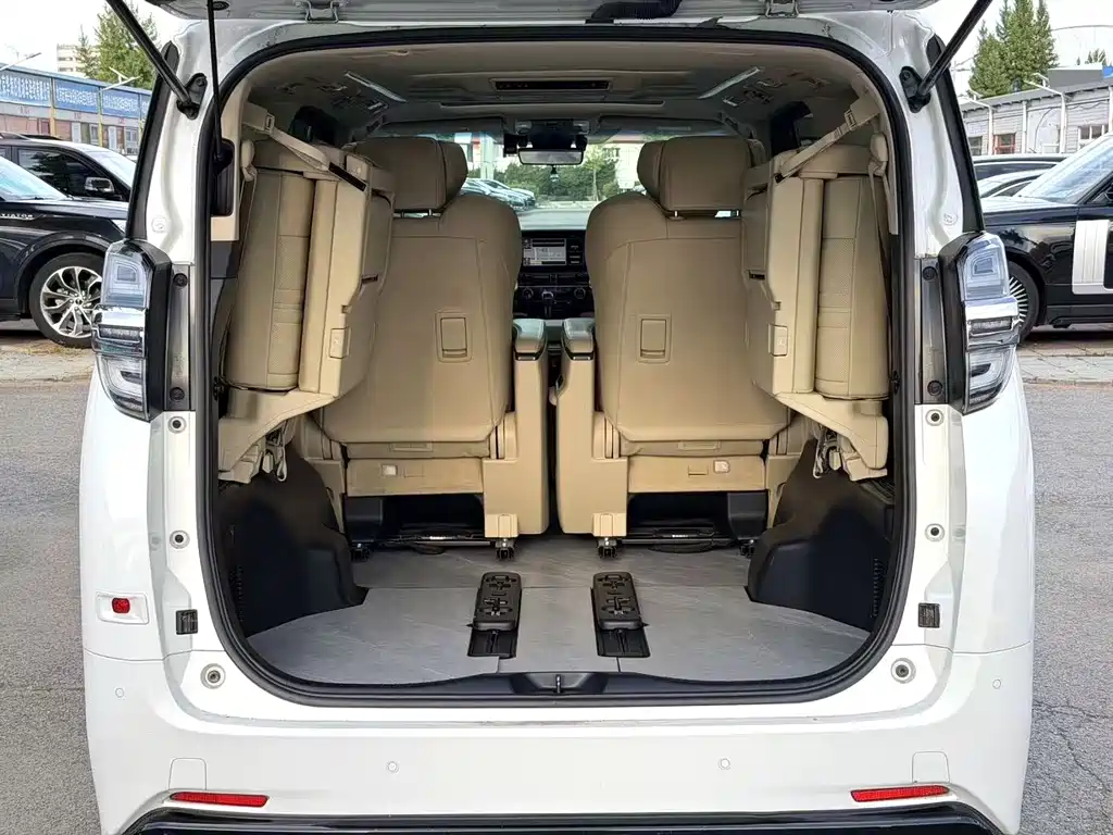 Toyota Vellfire — миниатюра 10