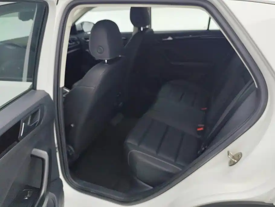 Volkswagen T-Roc — миниатюра 11