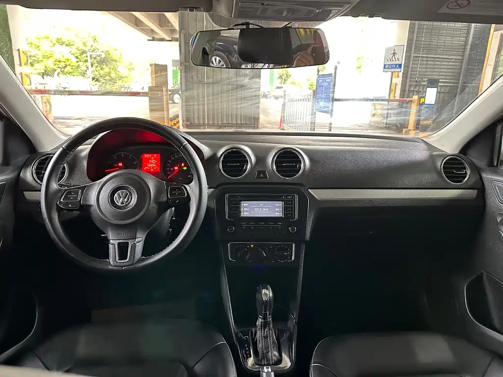 Volkswagen Jetta 2015 1.6L AT Luxury