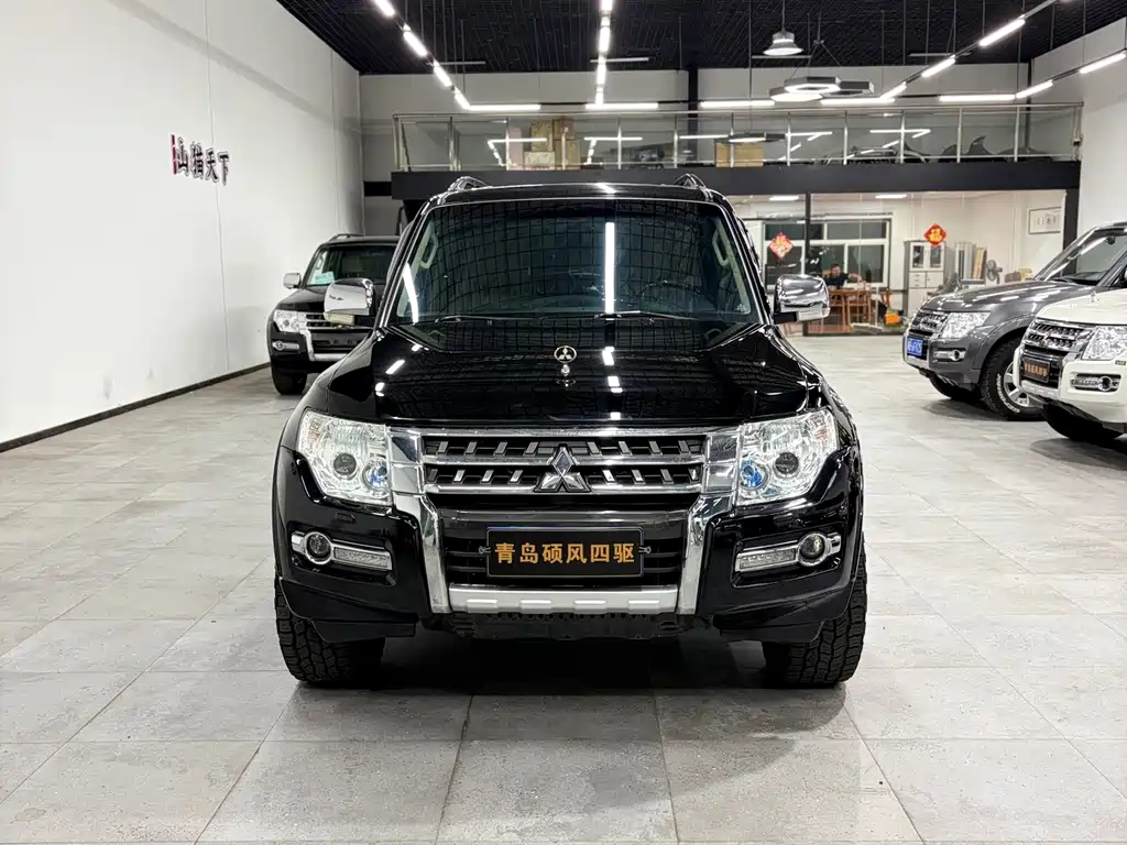 Mitsubishi Pajero (Import)