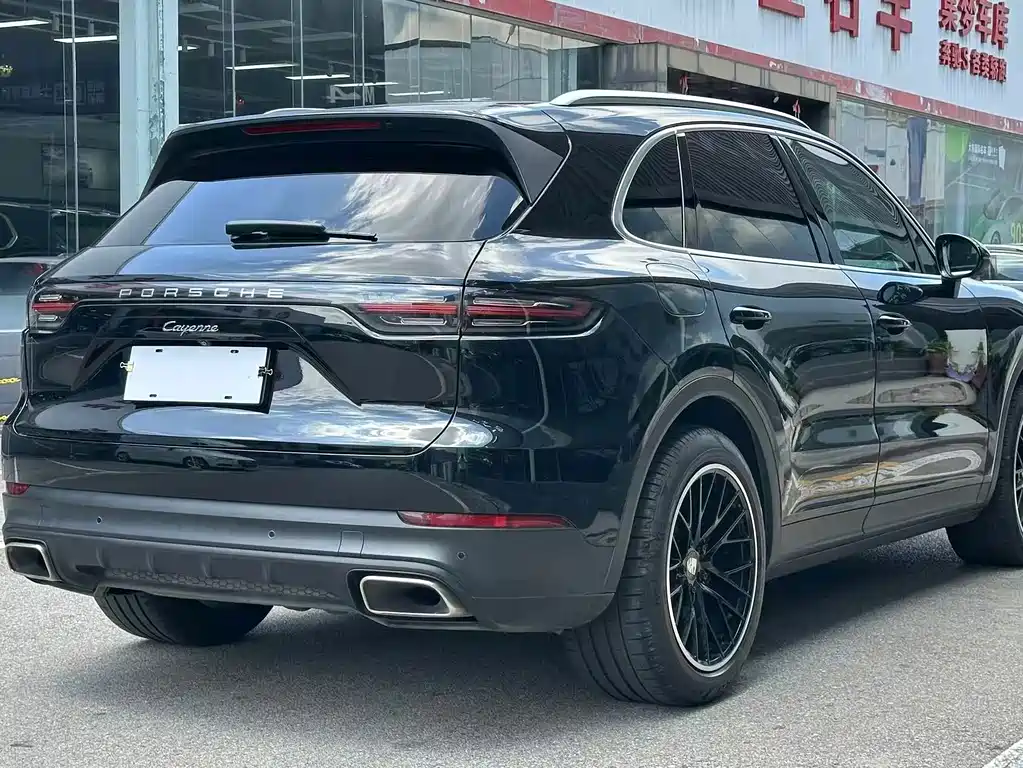 Porsche Cayenne — миниатюра 10