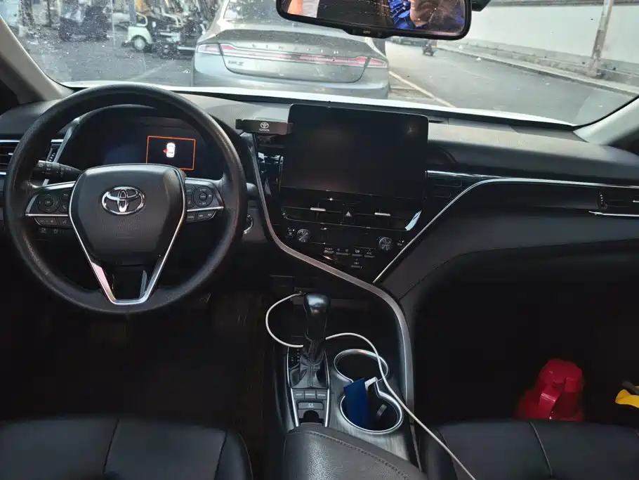 Toyota Camry — миниатюра 12
